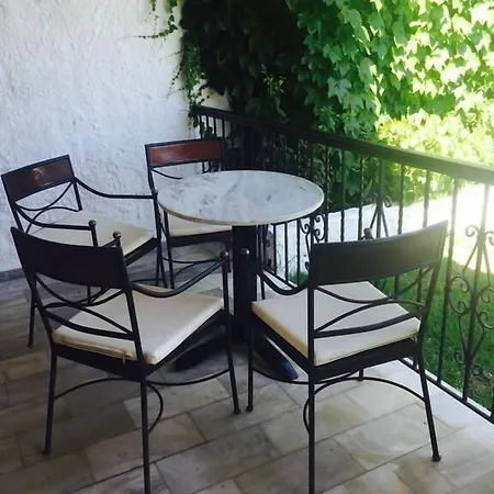 Meroulas Konukevi Megali Ammos (Skiathos)