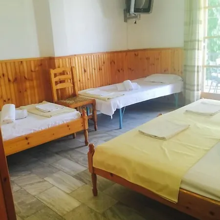 Meroulas Konukevi Megali Ammos (Skiathos)