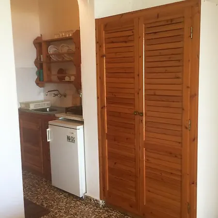 Konukevi Meroulas 2*