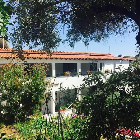 Guest house Meroulas 2*