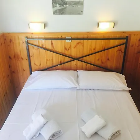 Guest house Meroulas 2*